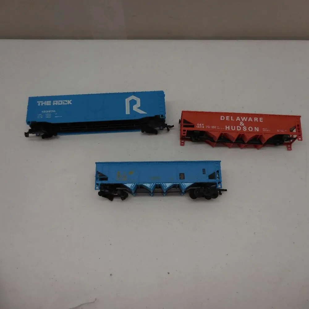 Bachmann Trains Damaged Cards, need‎ Wheels replaced/repaired on each